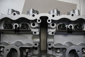 Honda CB400  valve guides in engine 