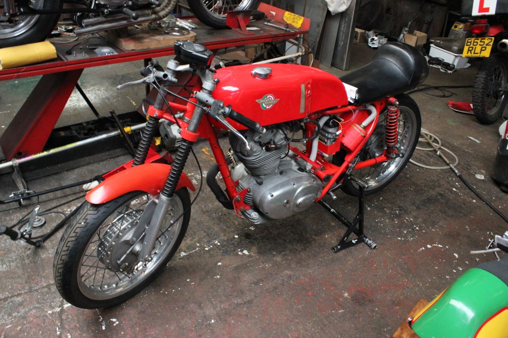 Ducati 250 mach 1