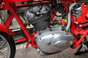 Ducati 250 mach 1 engine