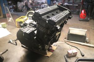 Kawasaki GPZ900R Restoration