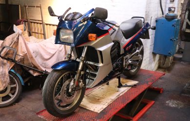 Kawasaki GPZ900R Restoration