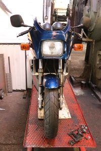 Kawasaki GPZ900R Restoration