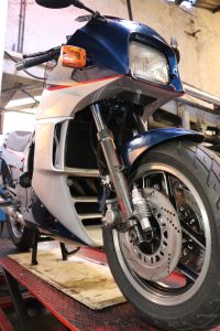 Kawasaki GPZ900R Restoration