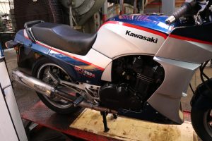 Kawasaki GPZ900R Restoration