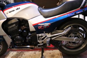 Kawasaki GPZ900R Restoration