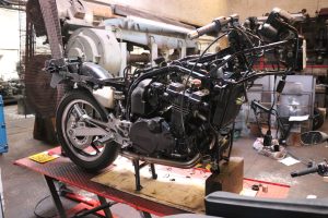 Kawasaki GPZ900R Restoration