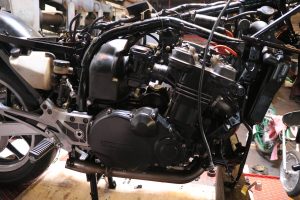 Kawasaki GPZ900R Restoration
